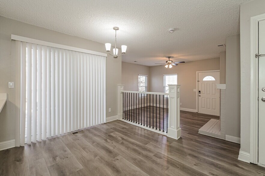 Building Photo - 17704 E Bellewood Dr