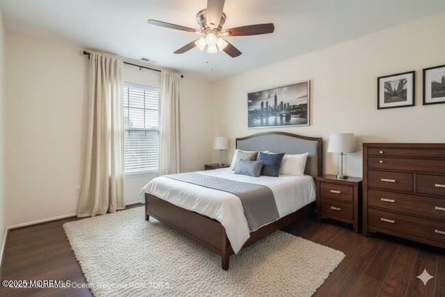 Building Photo - 166 Tulip Ln