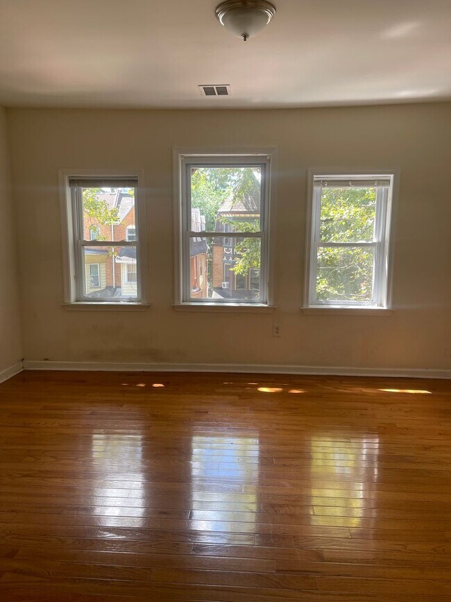 Building Photo - 5031 Hazel Ave