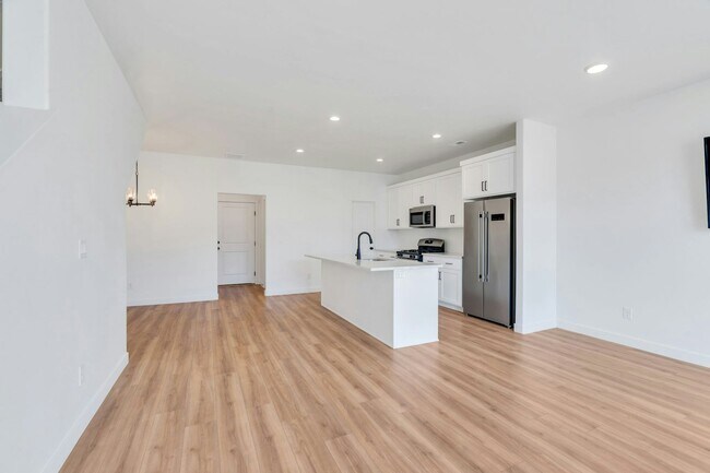 Building Photo - 923 S 950 W
