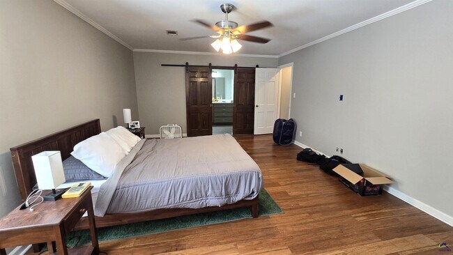 Building Photo - 201 Quail Run Dr