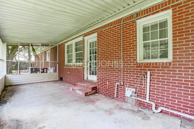 Building Photo - Charming 4 Bedroom in Batesburg-Leesville!