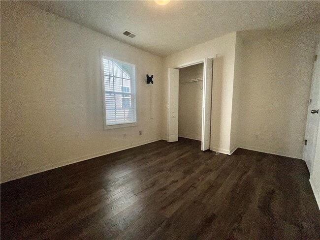 Building Photo - 324 White Oak Way