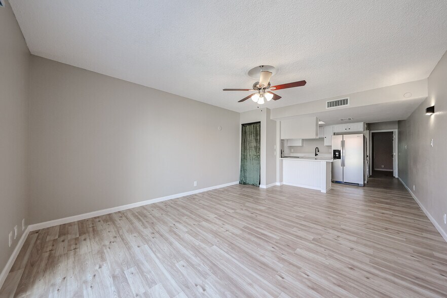 Building Photo - 6818 N 35th Ave
