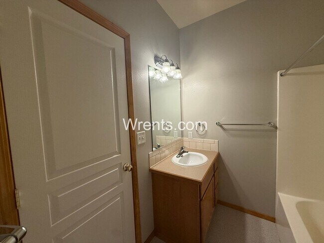 Building Photo - COMING SOON! South Hill Duplex with Garage & Utilities Included!