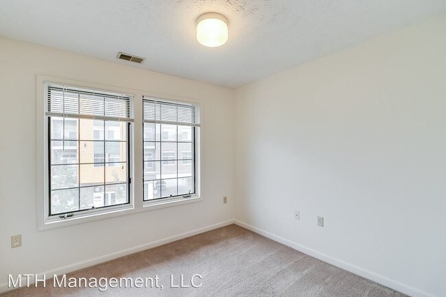 Building Photo - 2 br, 1 bath  - 315 W. Grand River Ave.