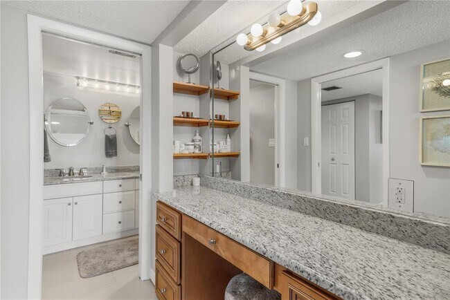 Building Photo - 7650 Bayshore Dr