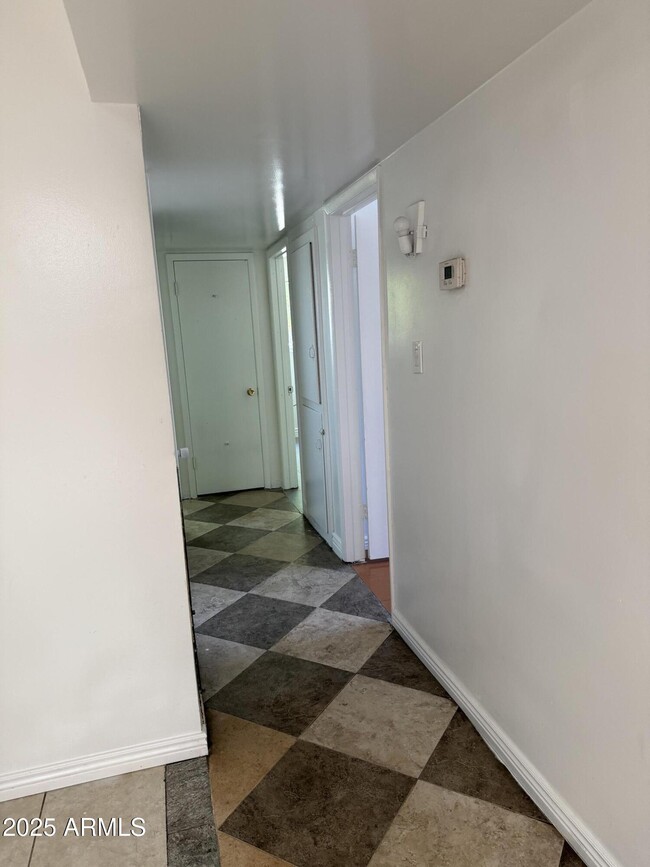 Building Photo - 5131 W Earll Dr