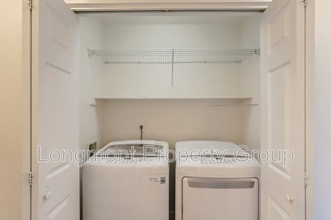 Building Photo - 907 Snowberry St