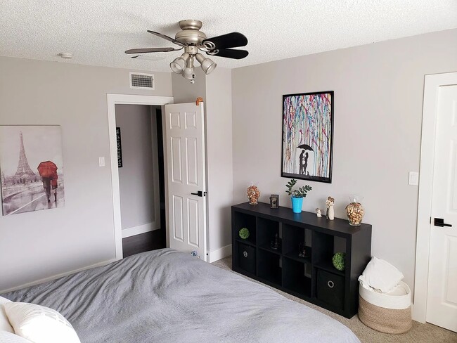 Ceiling fans in all bedrooms - 836 Scranton St