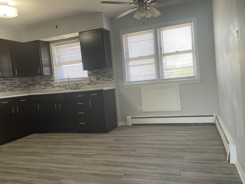 Building Photo - 3601 W 79th St
