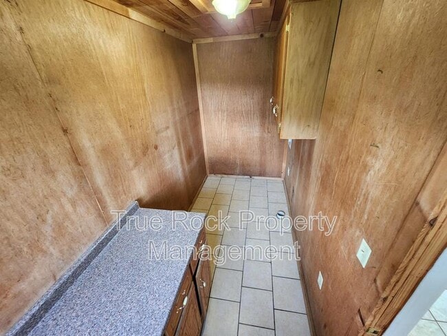 Building Photo - 410 N Division St