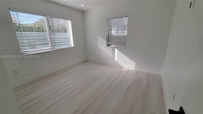 Building Photo - 215 Zamora Ave