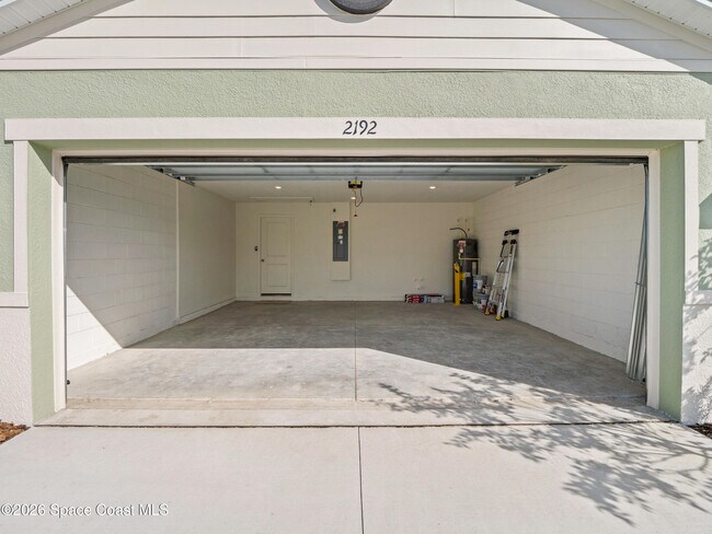 Building Photo - 2192 Vinifera Dr