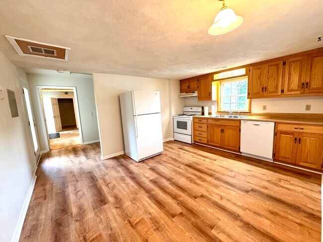 Building Photo - House for Rent in Bridgewater