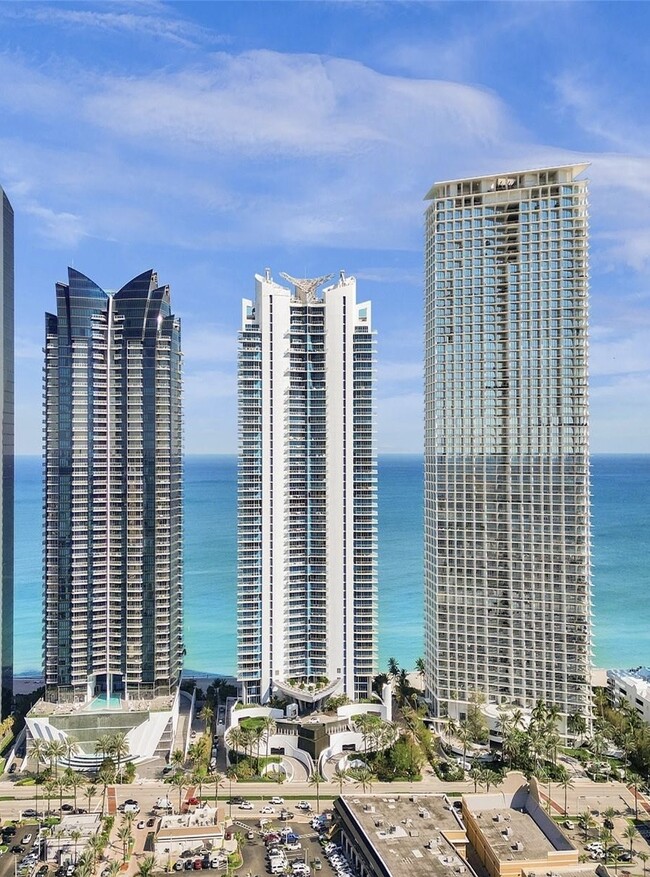 Building Photo - 17001 Collins Ave