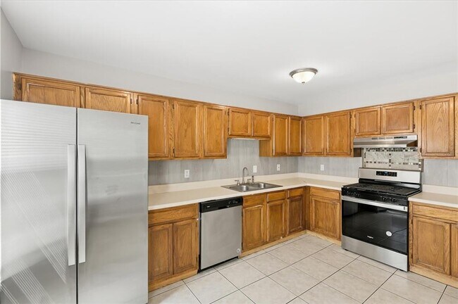 Building Photo - 3447 Kingswood Run