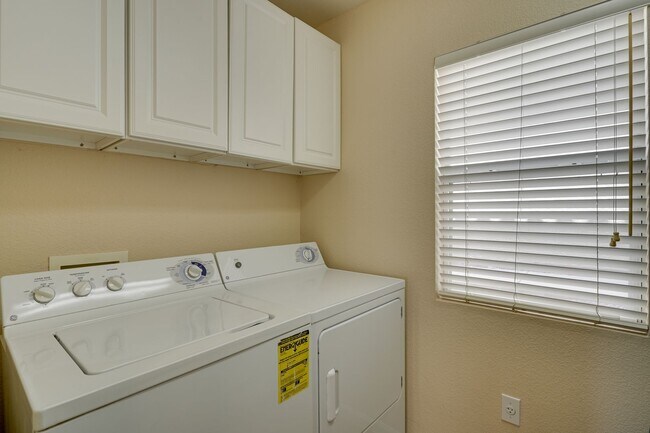 Building Photo - Beautiful 3-Bedroom Home In Summerlin!