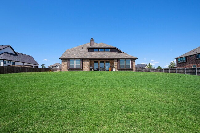 Building Photo - Exquisite 5-Bedroom, 3.5-Bath on 0.46 Acre...