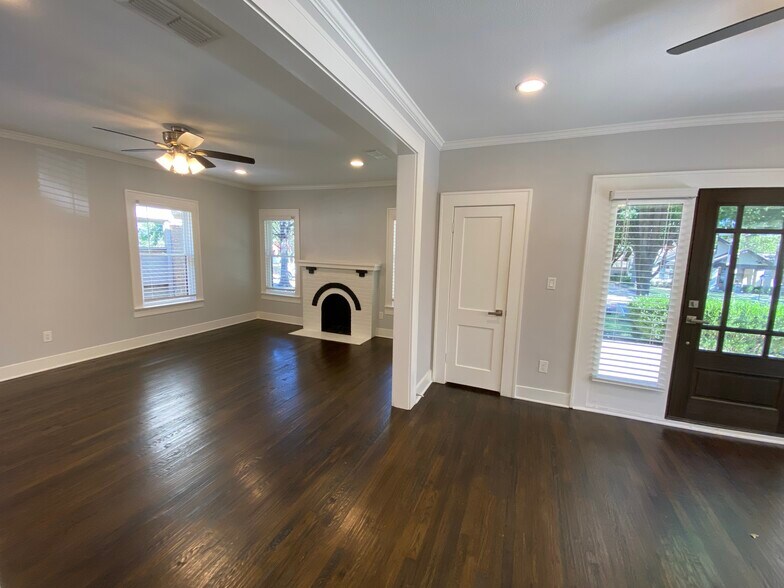 Looking into formal living room - 1107 N Winnetka Ave