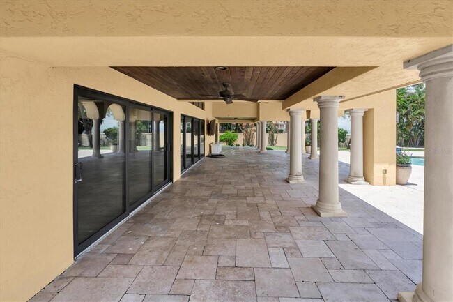 Building Photo - 5810 Bahama Shores Dr S