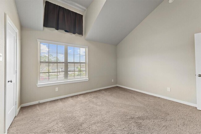 Building Photo - 17040 Shy Leaf Ct