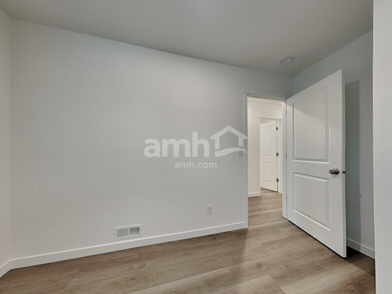 Building Photo - 5012 Washington St SE