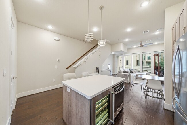 Building Photo - 2401 Crawford St