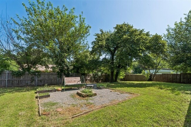 Building Photo - 3401 E Noble Dr