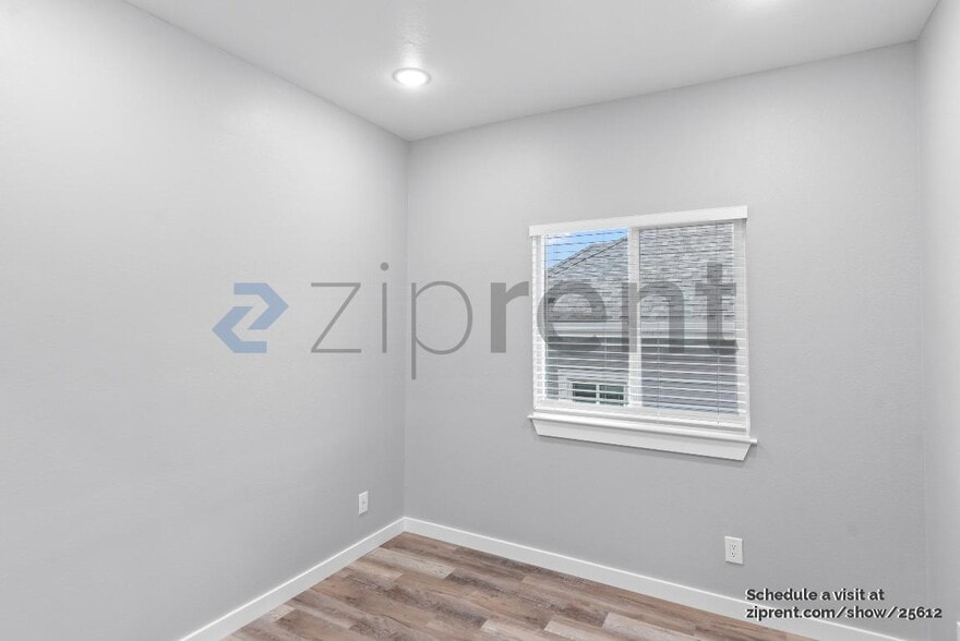 Building Photo - Unit