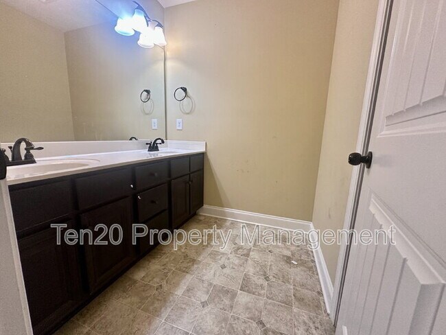 Building Photo - 7471 Coppice Dr