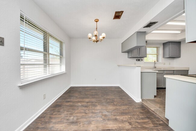 Building Photo - 14802 Scotter Dr