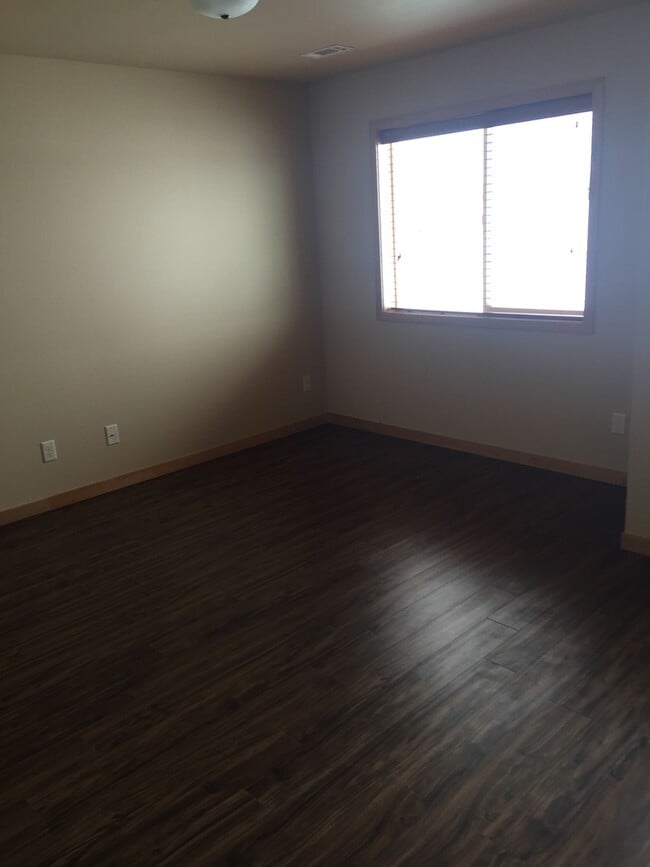 Building Photo - 3 Bedroom 2 Bathroom 4-Plex