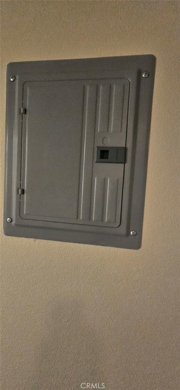 Building Photo - 1633 E 85th St