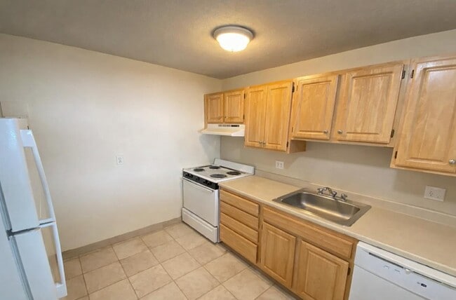 Building Photo - 20 Radcliffe Rd