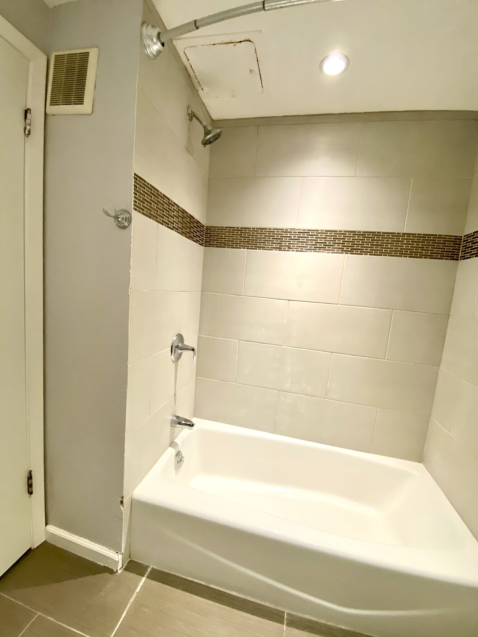 Building Photo - 411 Park Ave