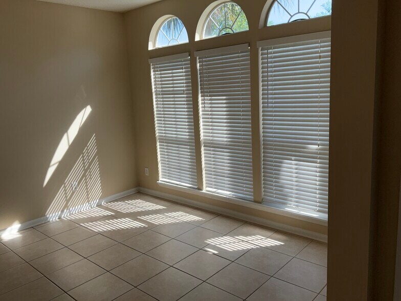 Building Photo - 1982 Protection Pt