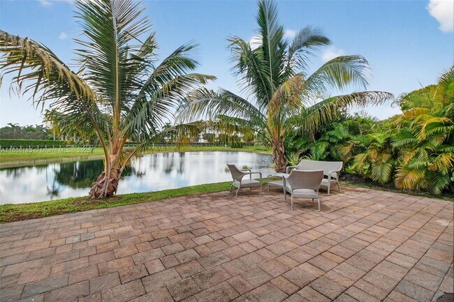 Building Photo - 3616 SE 2nd Dr