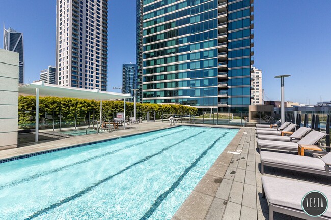 Building Photo - ELEGANT CITY 1BD/1BA RETREAT WITH SKYLINE ...