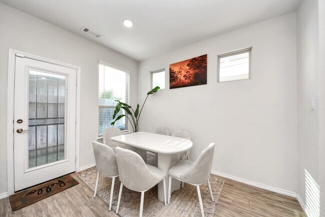 Building Photo - 3116 Dakota Falls Dr