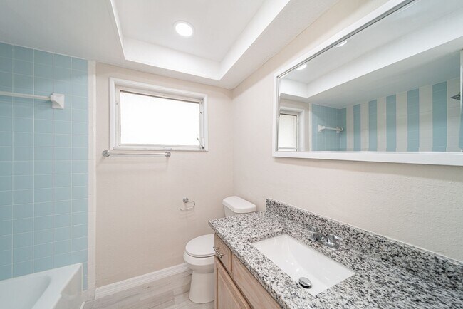 Building Photo - Welcome to your dream rental in Cape Coral! This fully remodeled, MONTH TO MONTH available home.