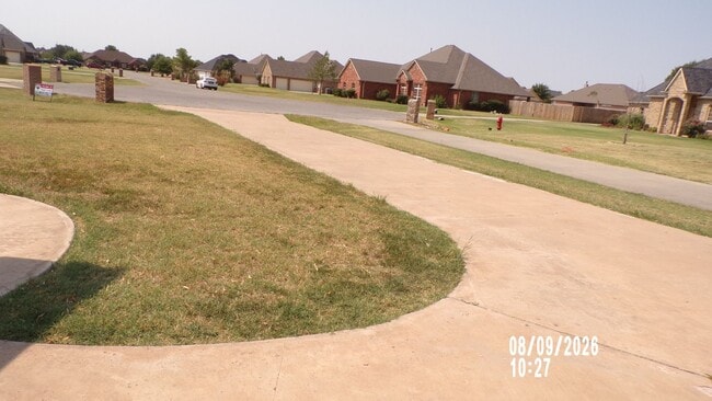Building Photo - 114 Sandy Trail Cir