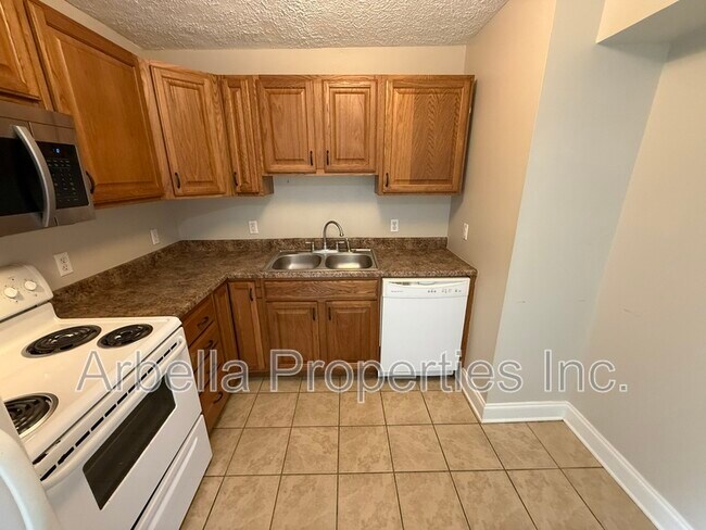 Building Photo - 133 Walker St