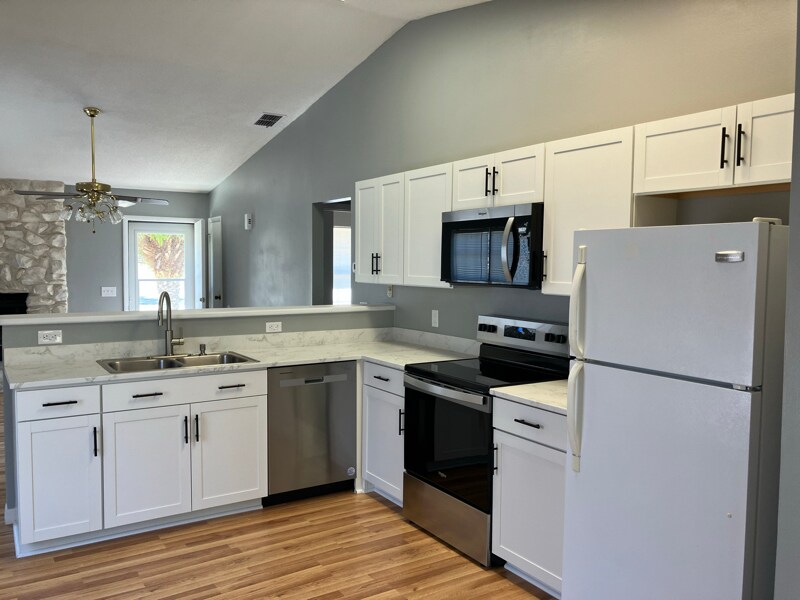 Building Photo - 4925 E Stevenson Ct