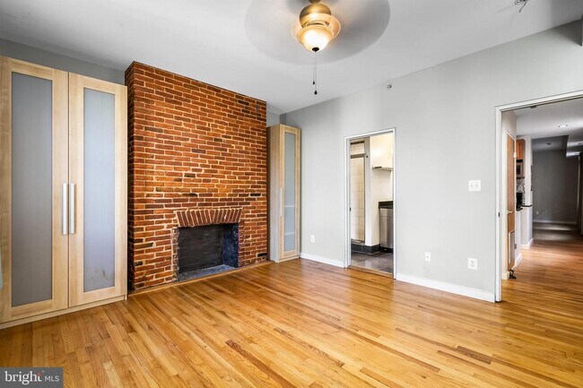 Building Photo - 18 E Madison St