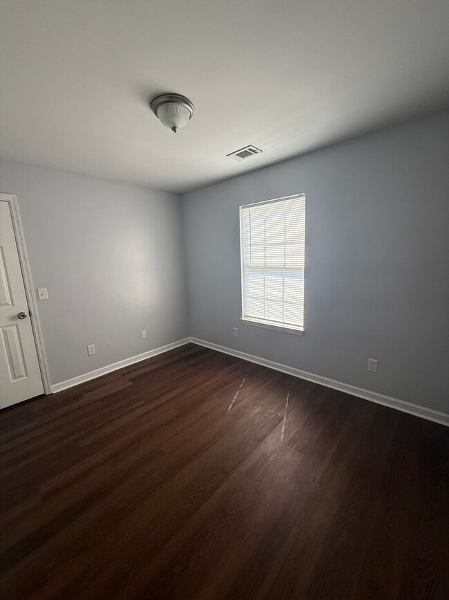 Building Photo - 733 Vanguard Pl