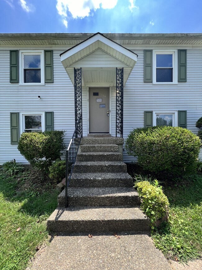 Building Photo - 3700 Hillcross Dr