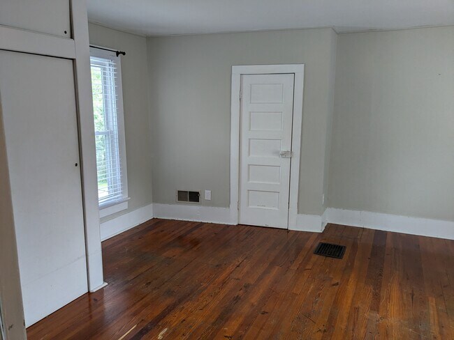 Building Photo - 301 Pendleton St