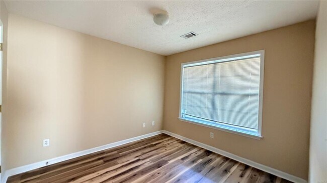 Building Photo - 3524 Claiborne Cir