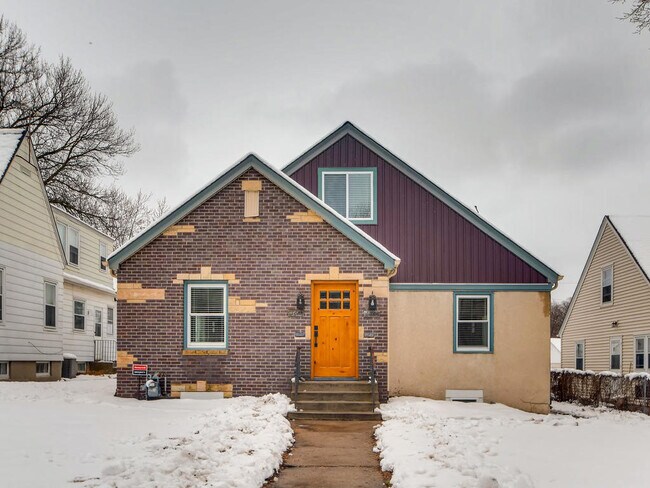 Welcome home! - 4661 Cedar Ave S